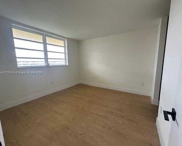 Small Image of 2930 POINT EAST DR #E610, Aventura Number 4