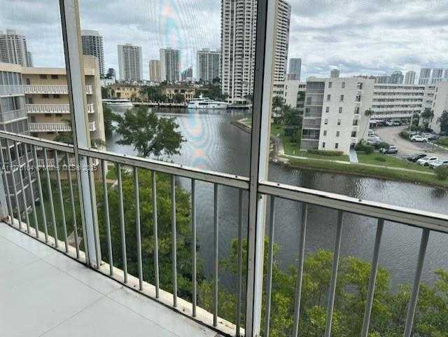 Small Image of 2930 POINT EAST DR #E610, Aventura Number 9