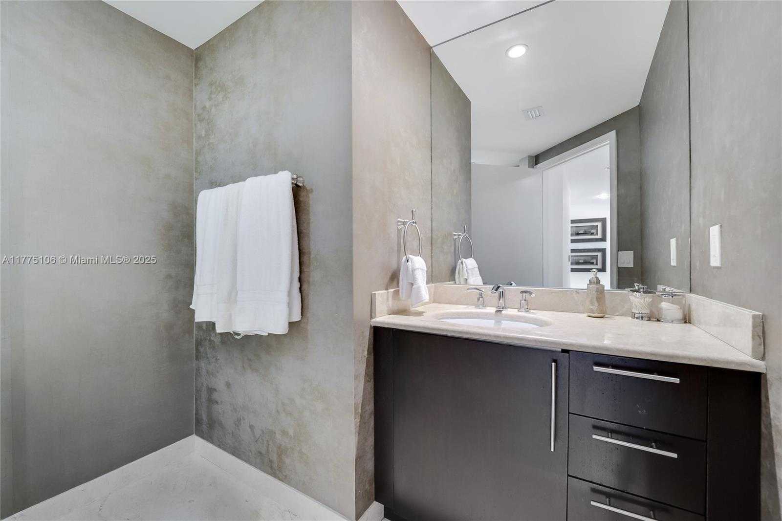 Small Image of 1331 BRICKELL BAY DR #2605, Miami Number 12