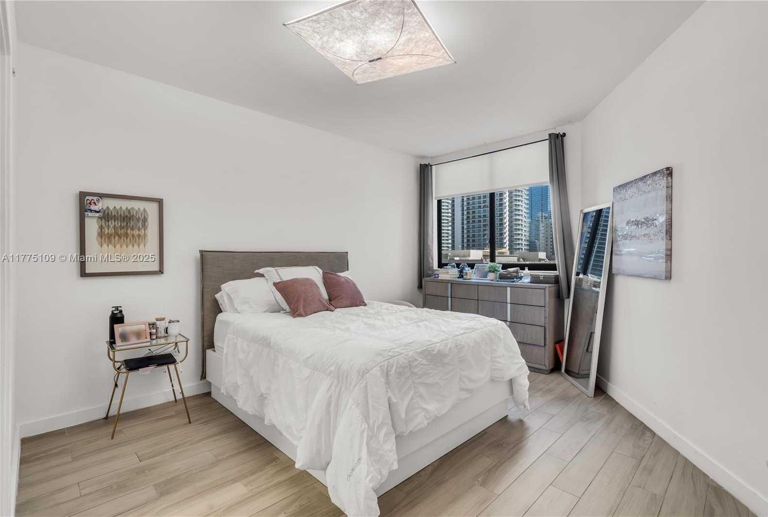 Small Image of 999 SOUTH WEST 1ST AVE #1516, Miami Number 16