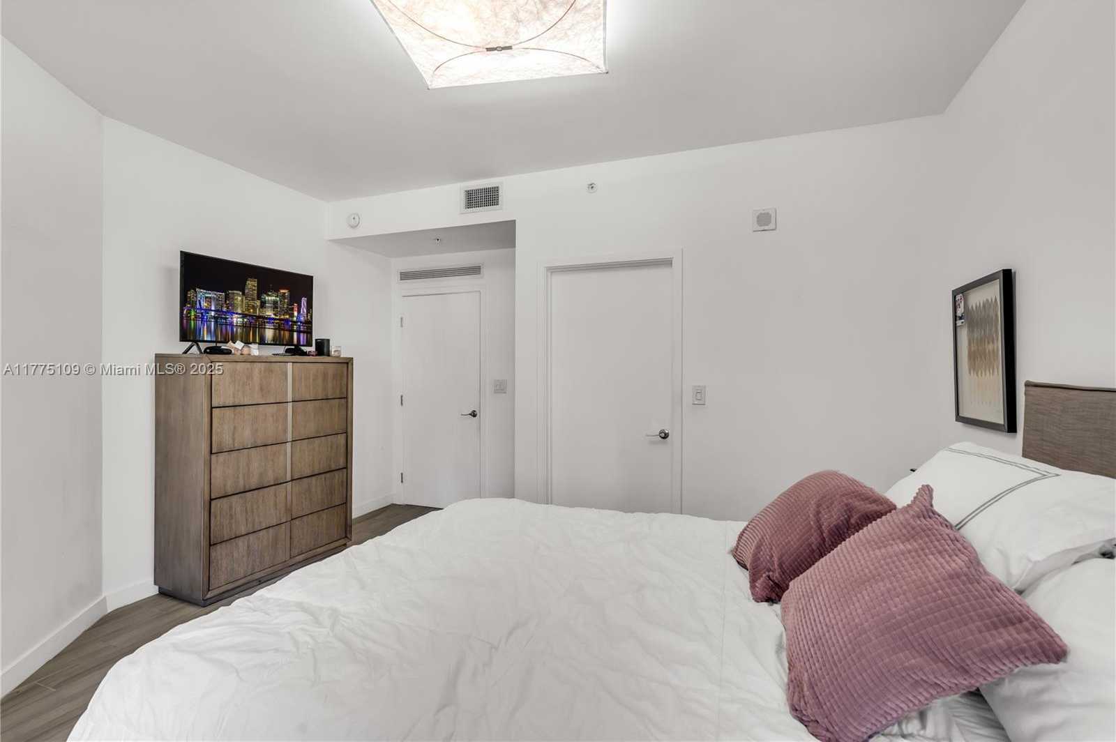 Small Image of 999 SOUTH WEST 1ST AVE #1516, Miami Number 17