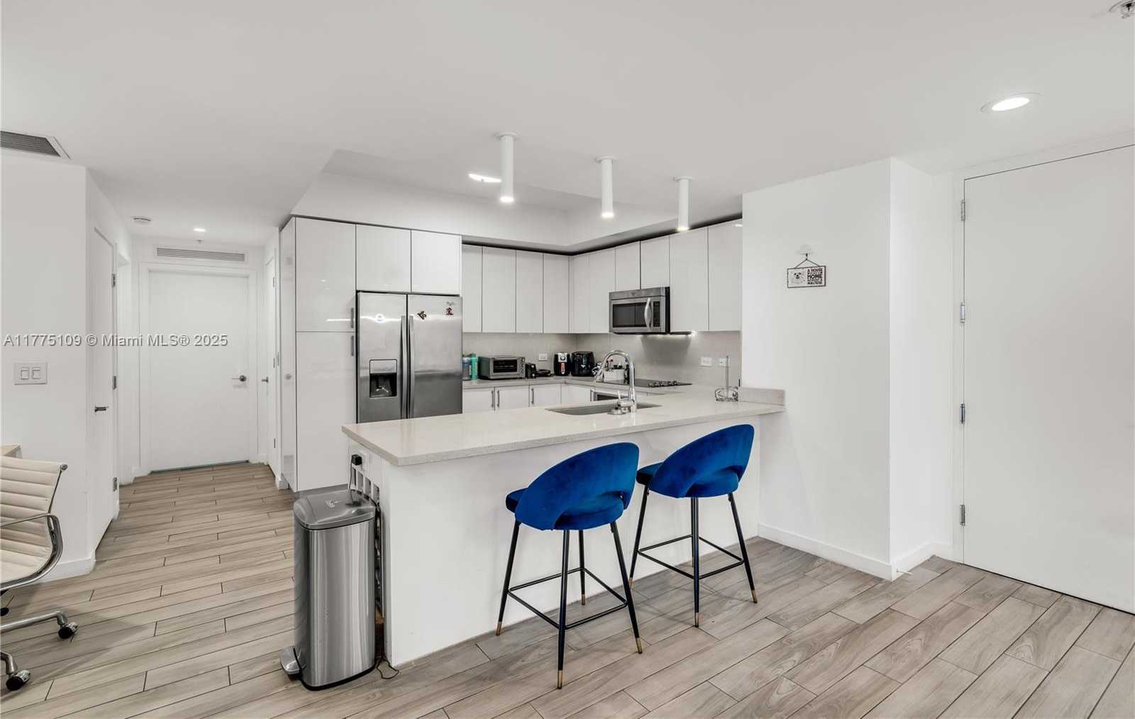 Small Image of 999 SOUTH WEST 1ST AVE #1516, Miami Number 6