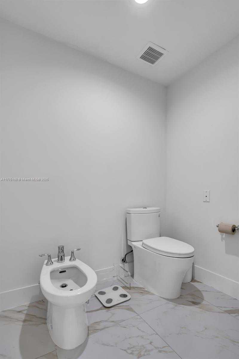 Small Image of 765 CRANDON BLVD #202, Key Biscayne Number 15
