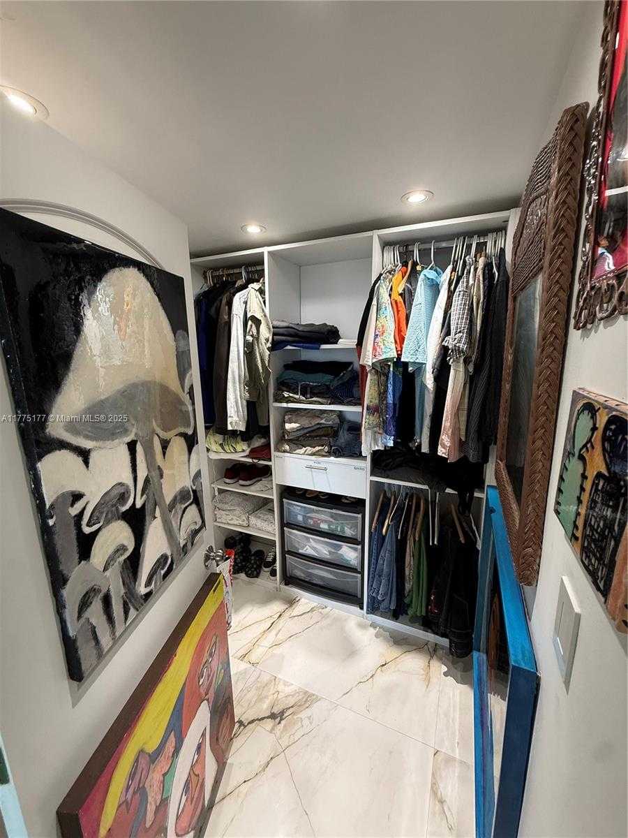 Small Image of 5401 COLLINS AVE #1016, Miami Beach Number 10