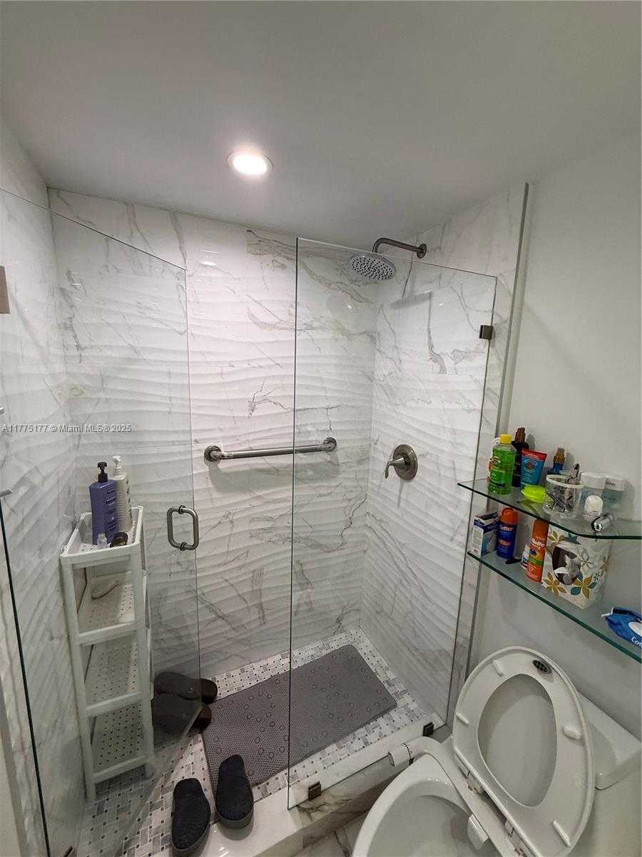 Small Image of 5401 COLLINS AVE #1016, Miami Beach Number 11