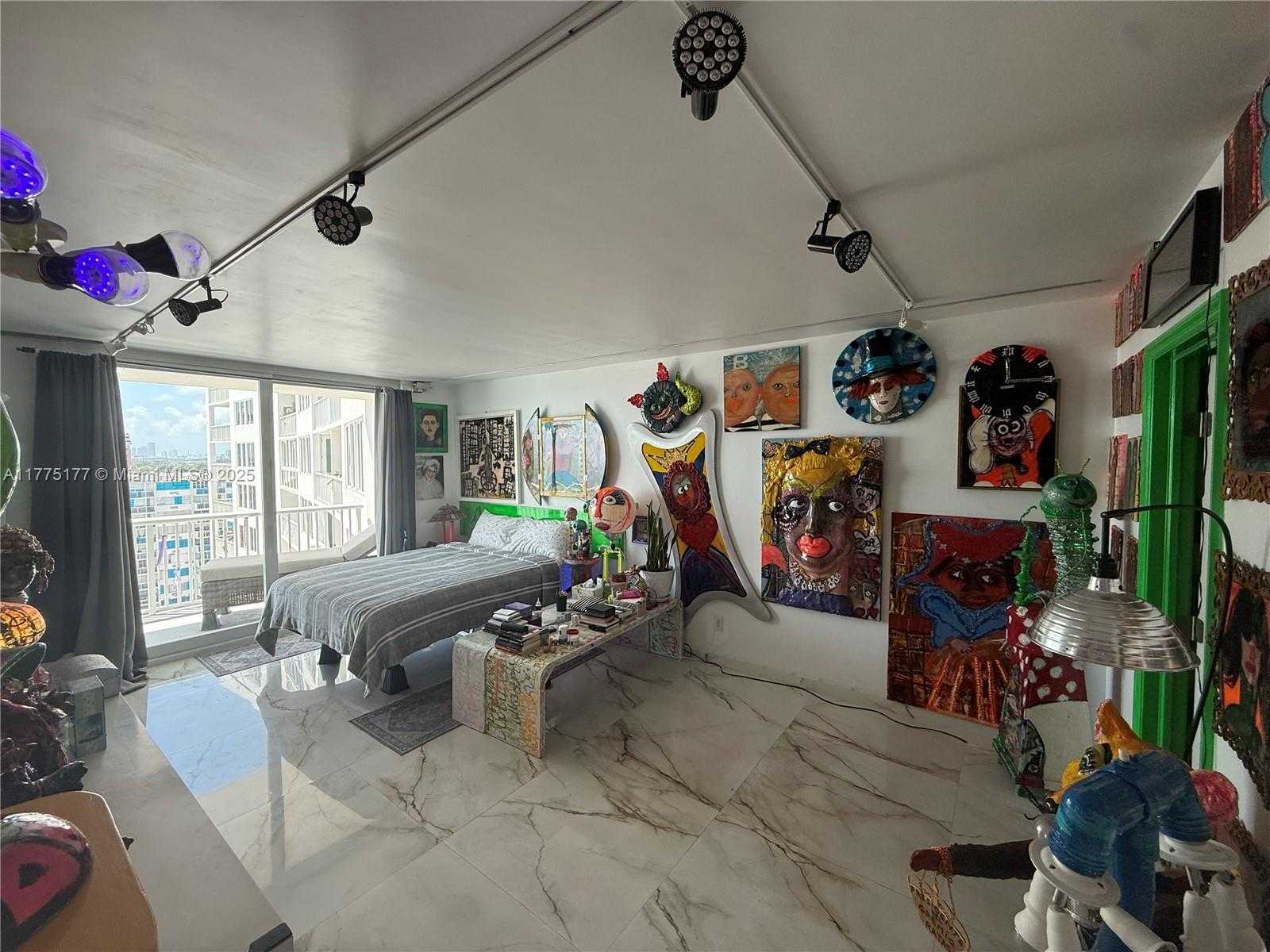 Small Image of 5401 COLLINS AVE #1016, Miami Beach Number 15