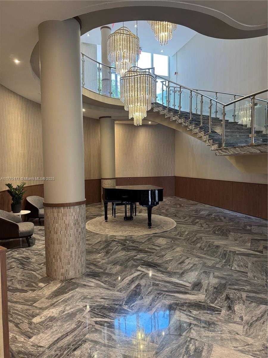 Small Image of 5401 COLLINS AVE #1016, Miami Beach Number 18
