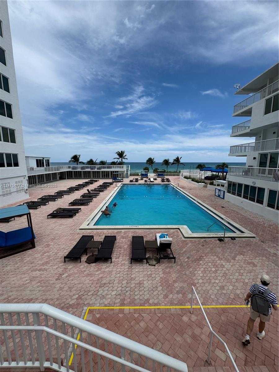 Small Image of 5401 COLLINS AVE #1016, Miami Beach Number 20