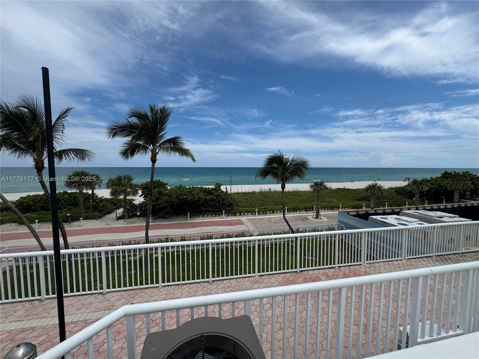 Small Image of 5401 COLLINS AVE #1016, Miami Beach Number 22