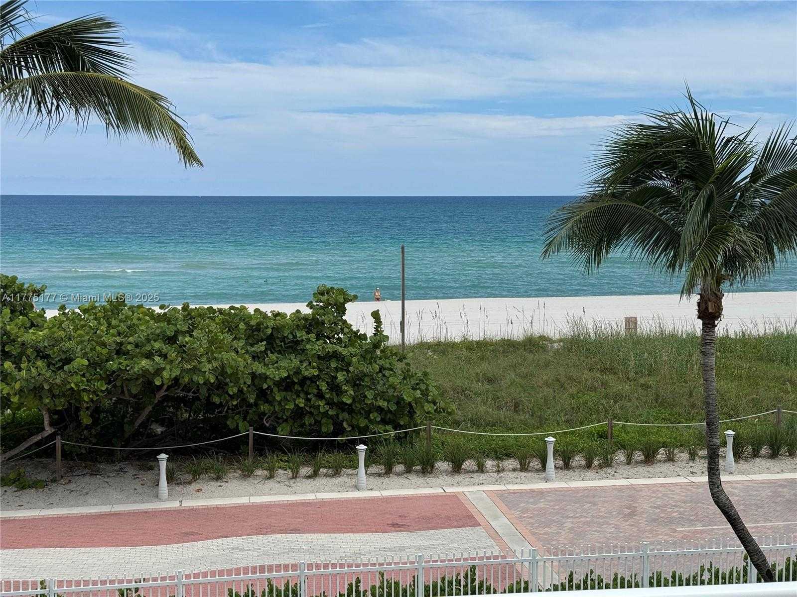 Small Image of 5401 COLLINS AVE #1016, Miami Beach Number 23