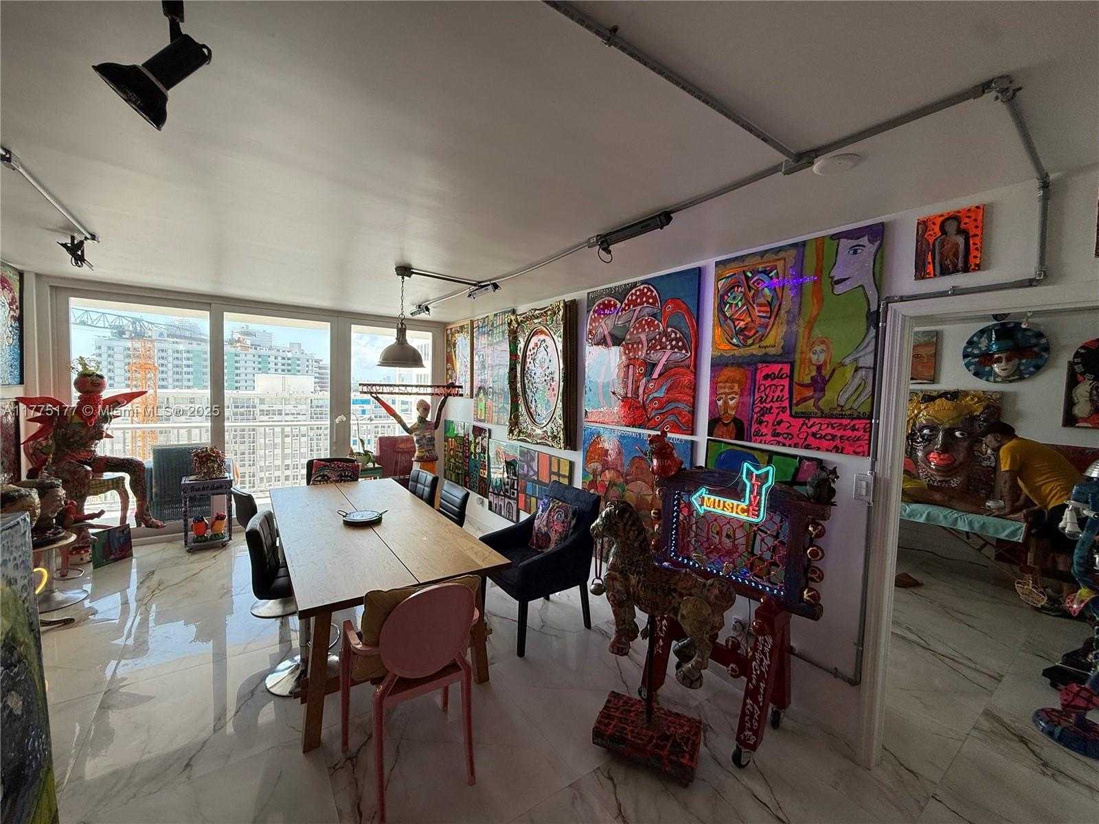 Small Image of 5401 COLLINS AVE #1016, Miami Beach Number 4