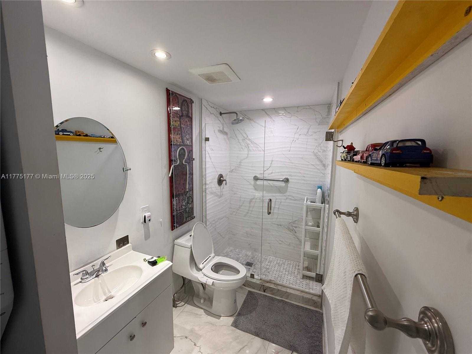 Small Image of 5401 COLLINS AVE #1016, Miami Beach Number 9