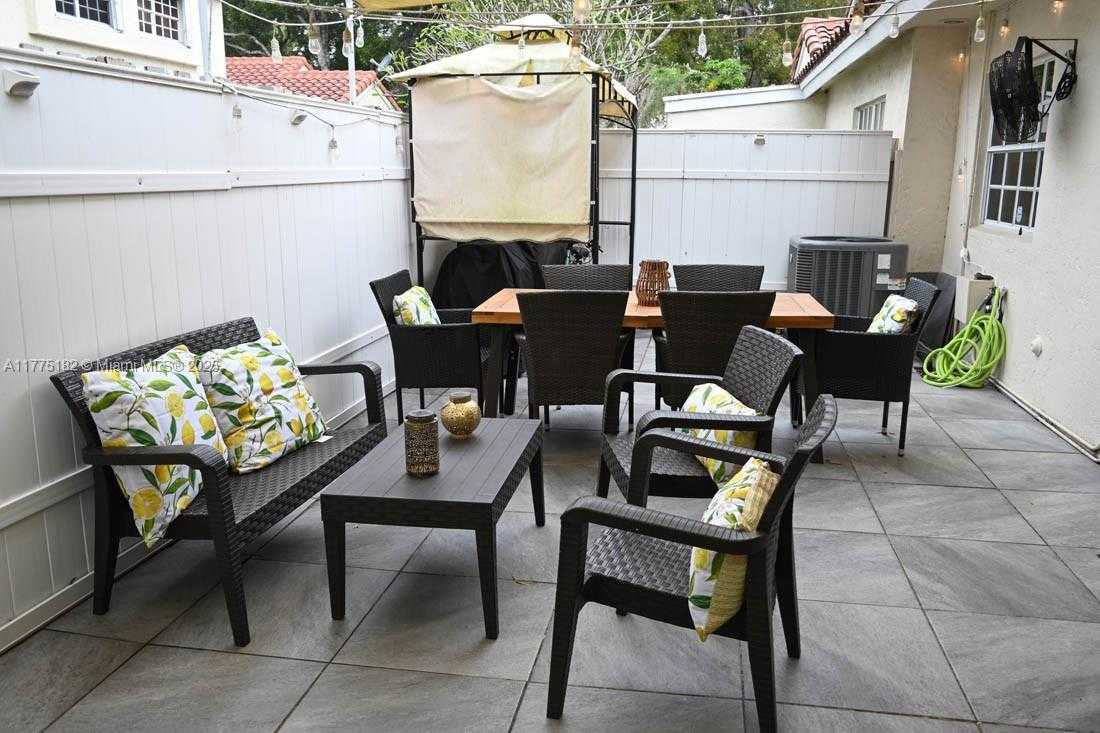 Small Image of 1430 COTTONWOOD CIR #1430, Weston Number 12