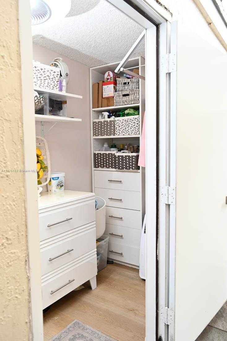 Small Image of 1430 COTTONWOOD CIR #1430, Weston Number 14