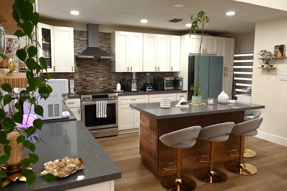 Small Image of 1430 COTTONWOOD CIR #1430, Weston Number 17