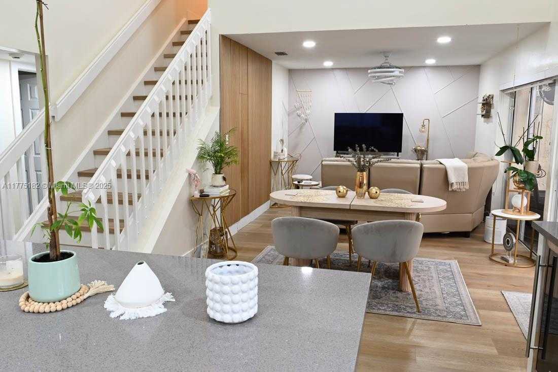 Small Image of 1430 COTTONWOOD CIR #1430, Weston Number 18