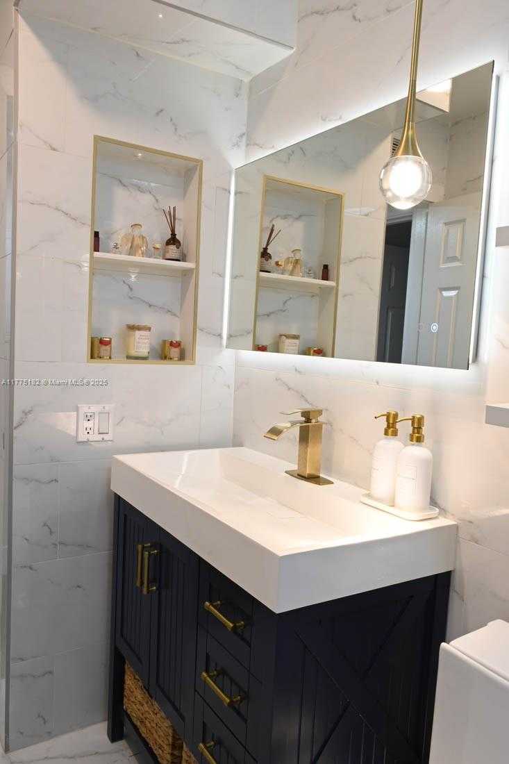 Small Image of 1430 COTTONWOOD CIR #1430, Weston Number 25