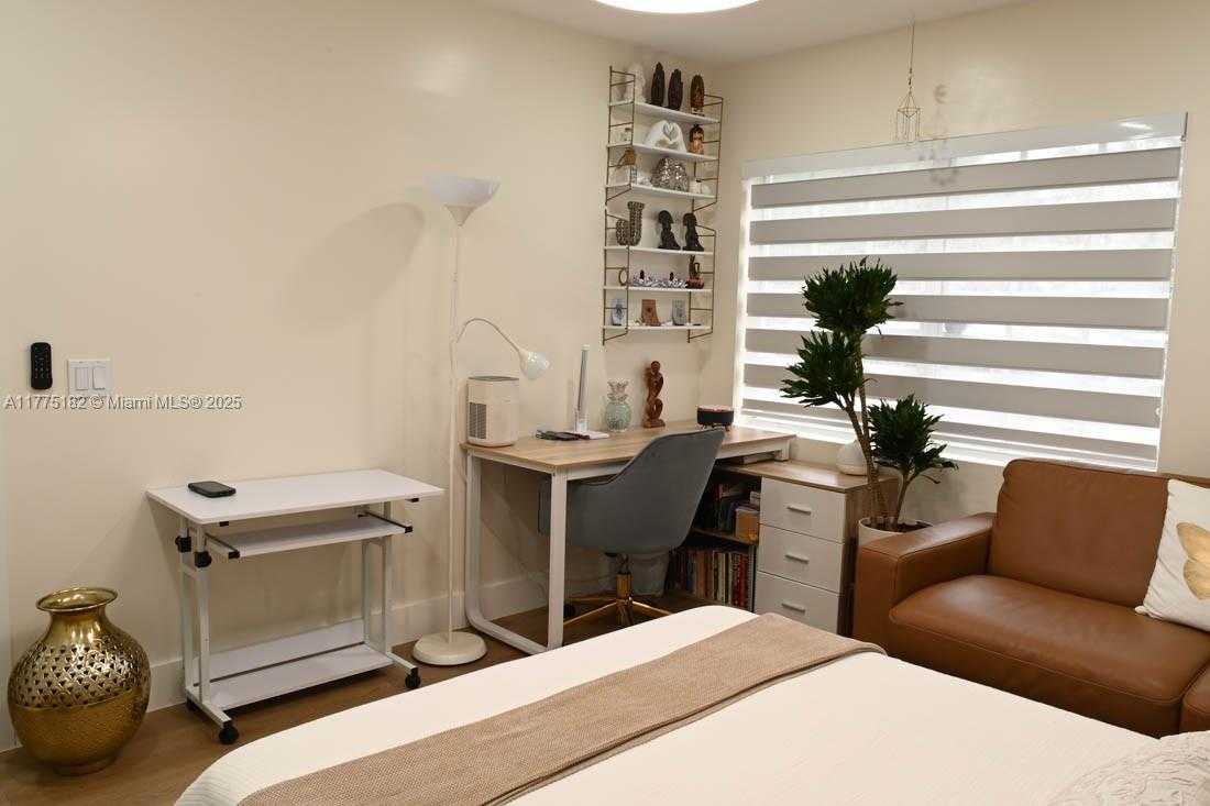 Small Image of 1430 COTTONWOOD CIR #1430, Weston Number 26