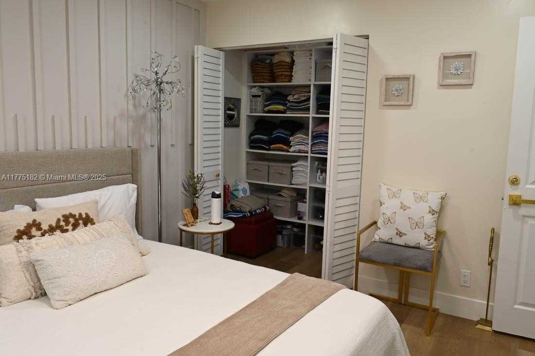 Small Image of 1430 COTTONWOOD CIR #1430, Weston Number 27