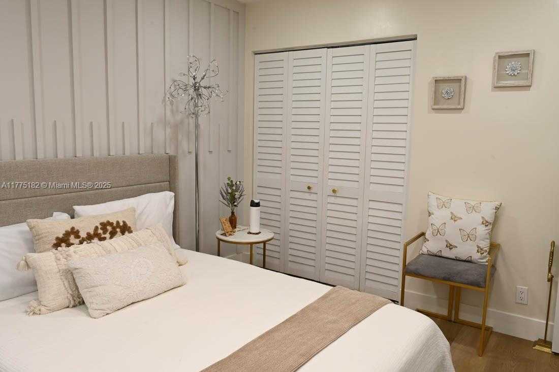 Small Image of 1430 COTTONWOOD CIR #1430, Weston Number 28