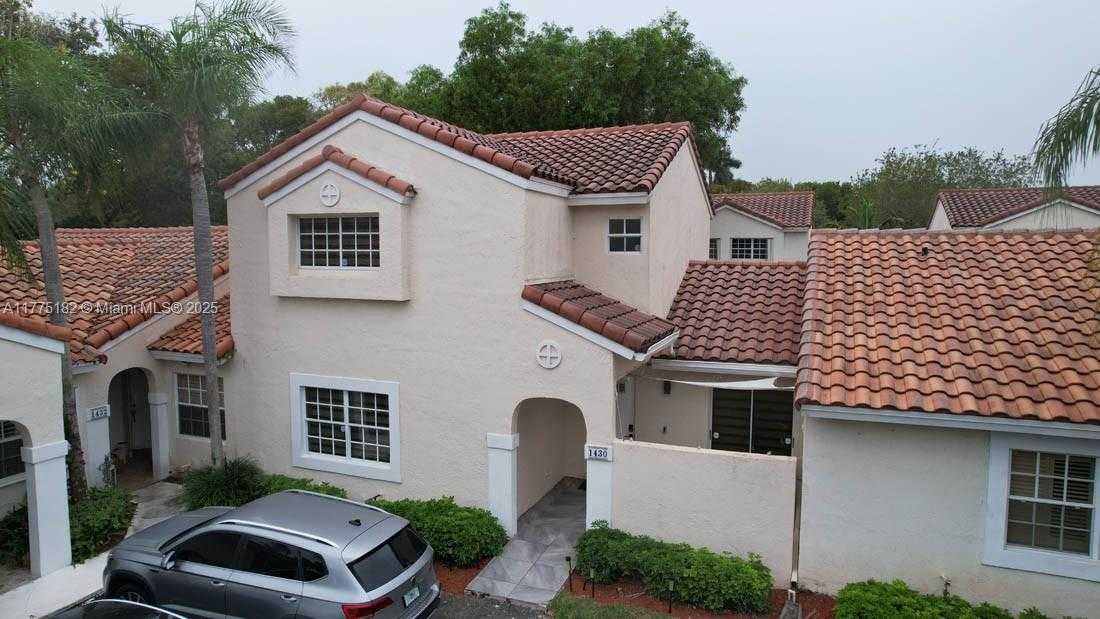 Small Image of 1430 COTTONWOOD CIR #1430, Weston Number 3