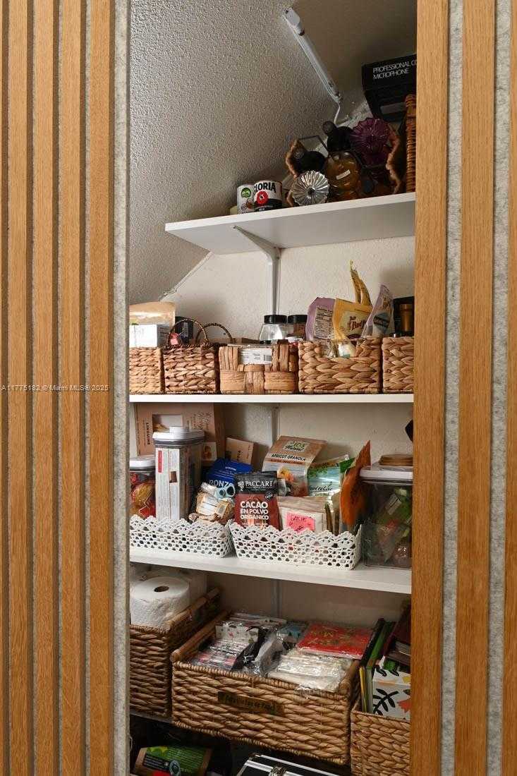Small Image of 1430 COTTONWOOD CIR #1430, Weston Number 31