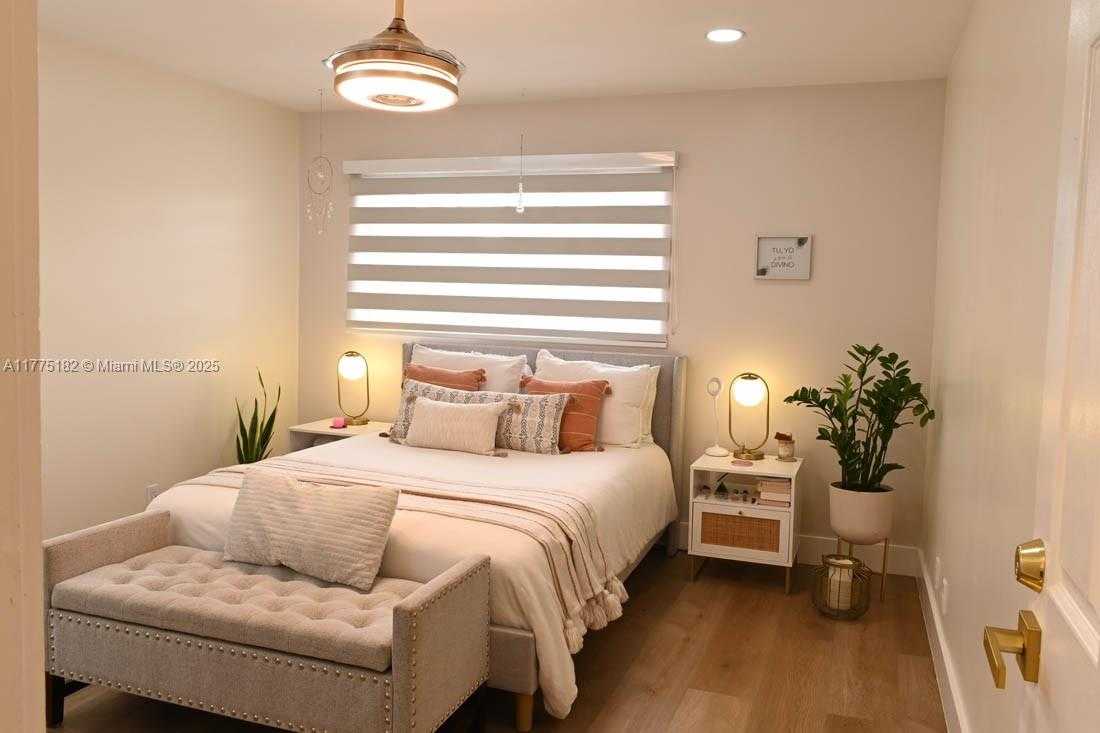 Small Image of 1430 COTTONWOOD CIR #1430, Weston Number 33