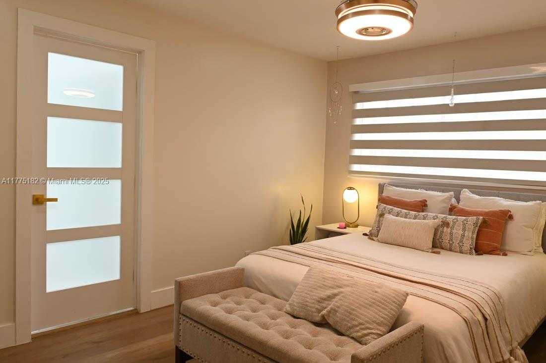 Small Image of 1430 COTTONWOOD CIR #1430, Weston Number 34