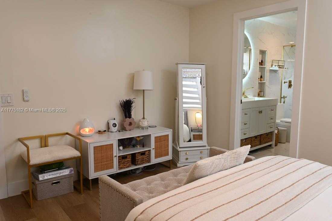 Small Image of 1430 COTTONWOOD CIR #1430, Weston Number 35
