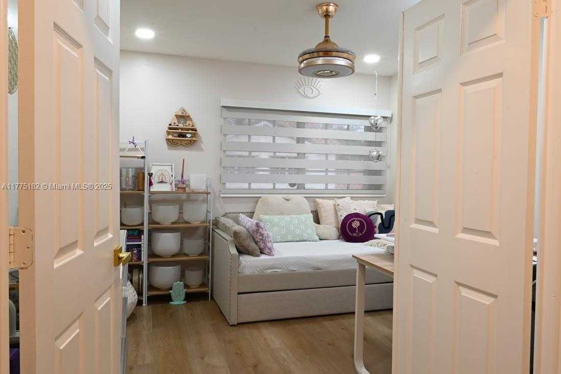 Small Image of 1430 COTTONWOOD CIR #1430, Weston Number 39