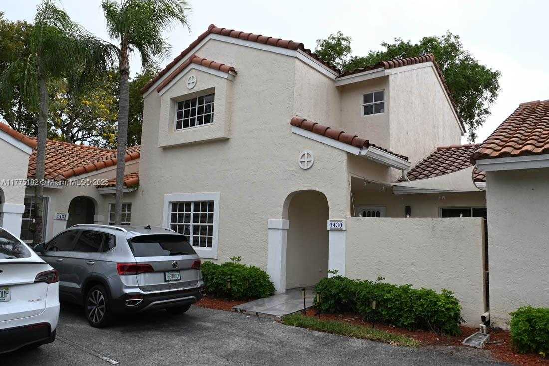 Small Image of 1430 COTTONWOOD CIR #1430, Weston Number 4