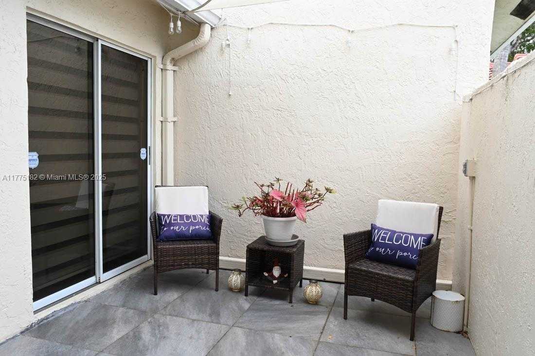 Small Image of 1430 COTTONWOOD CIR #1430, Weston Number 5