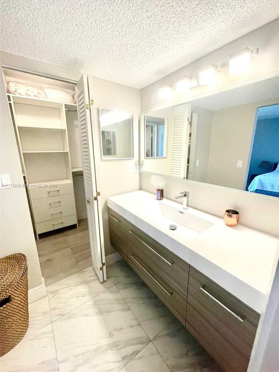 Small Image of 20401 NORTH EAST 30TH AVE #410-8, Aventura Number 17