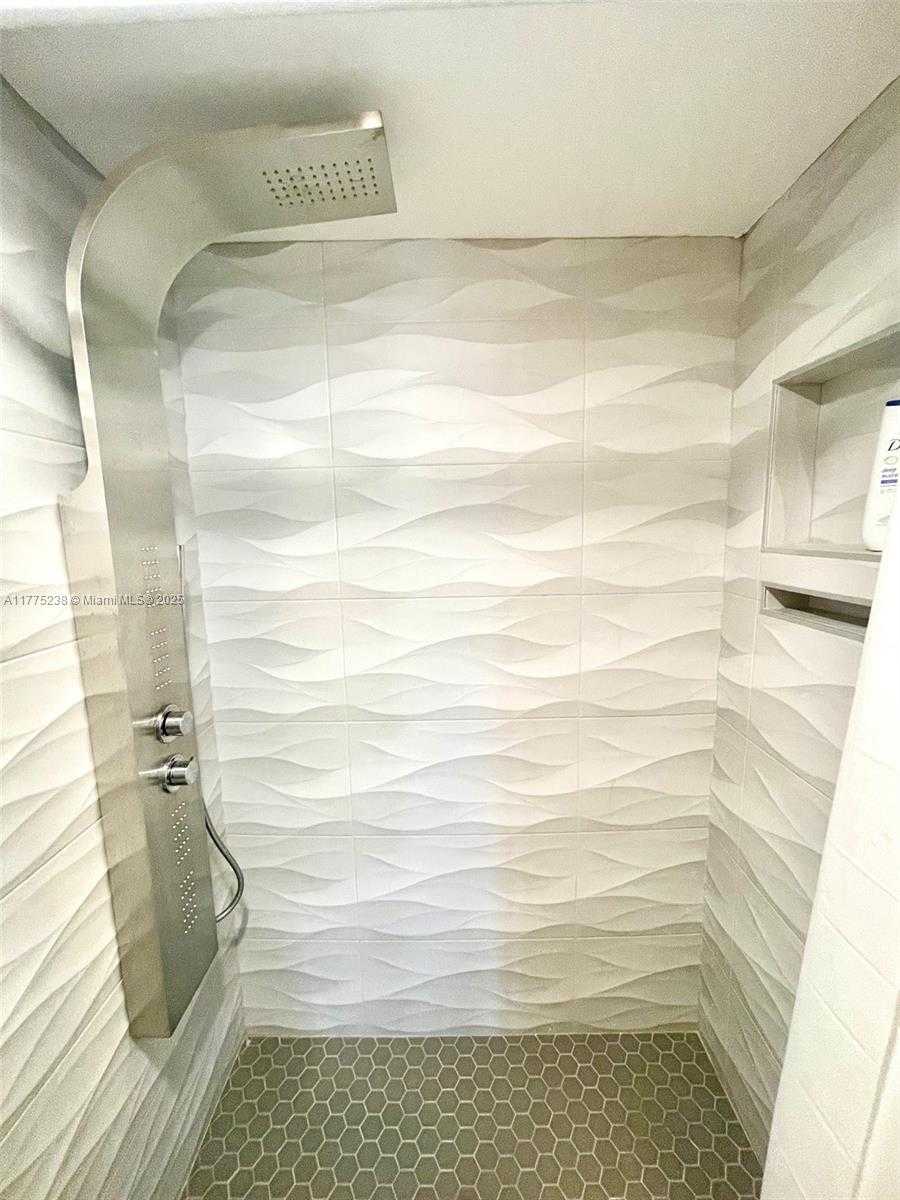 Small Image of 20401 NORTH EAST 30TH AVE #410-8, Aventura Number 19