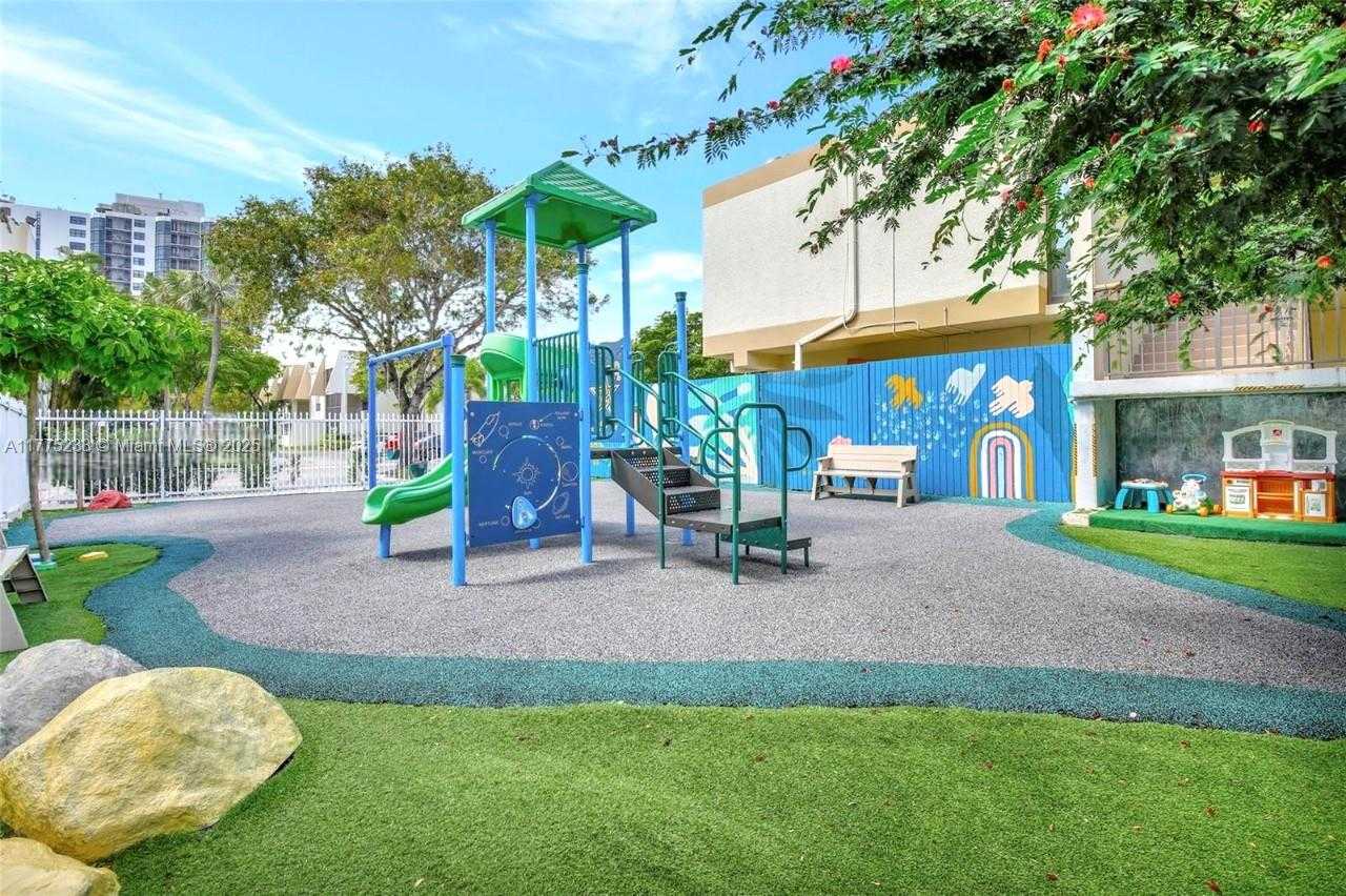 Small Image of 20401 NORTH EAST 30TH AVE #410-8, Aventura Number 26