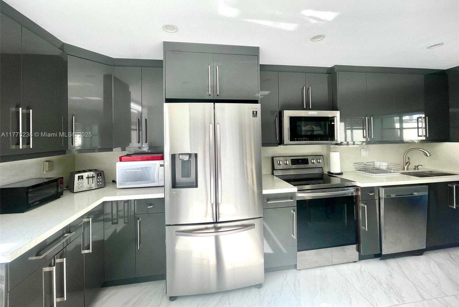 Small Image of 20401 NORTH EAST 30TH AVE #410-8, Aventura Number 4