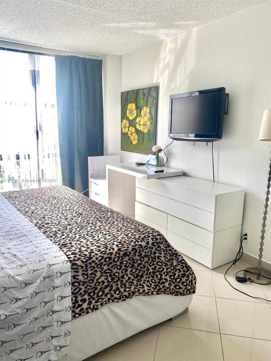 Small Image of 16909 NORTH BAY RD #714, Sunny Isles Beach Number 13