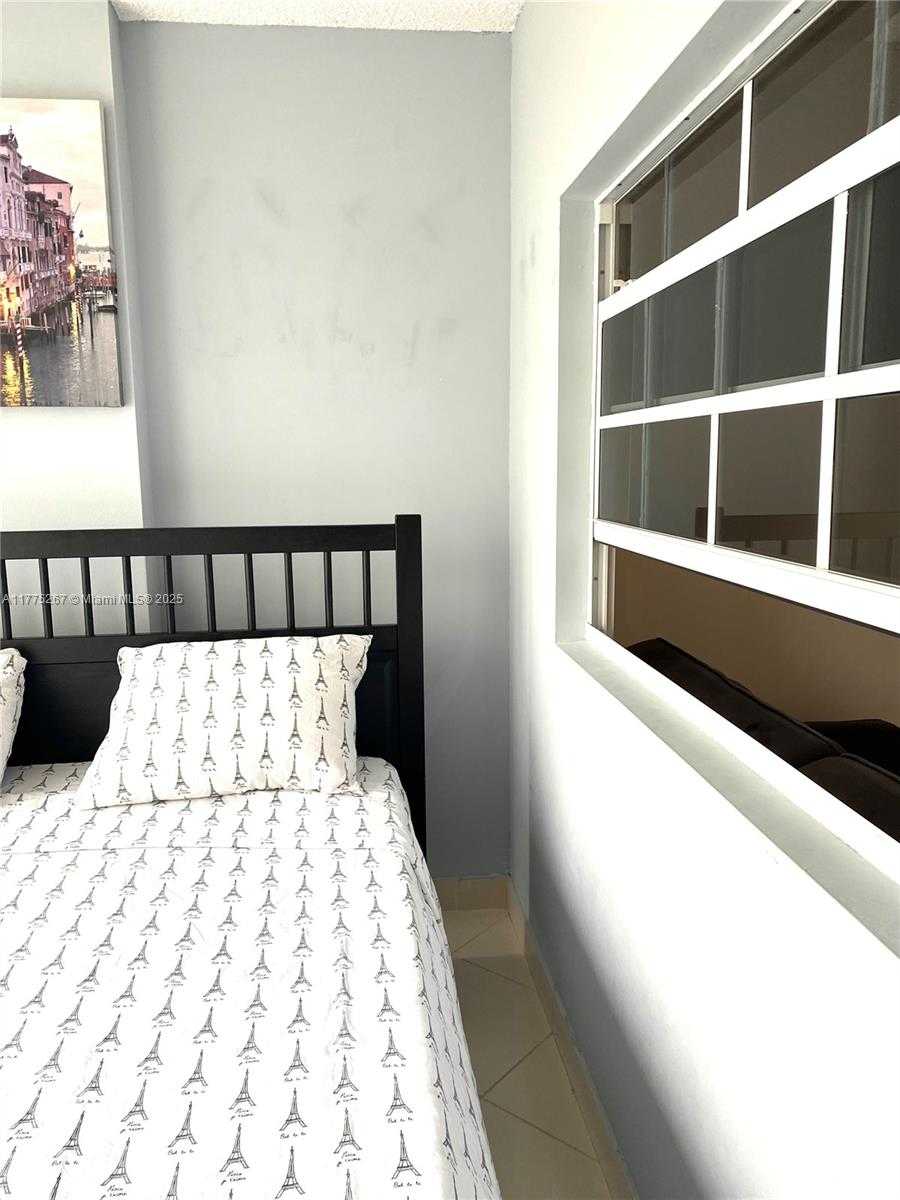Small Image of 16909 NORTH BAY RD #714, Sunny Isles Beach Number 15