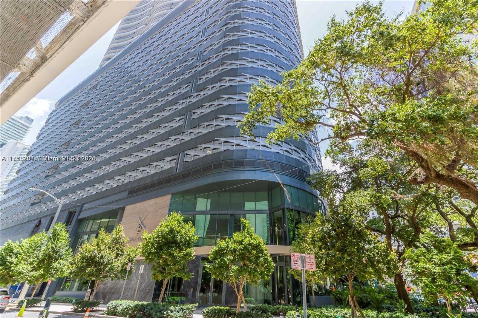 Small Image of 1000 BRICKELL PLZ #4706, Miami Number 27