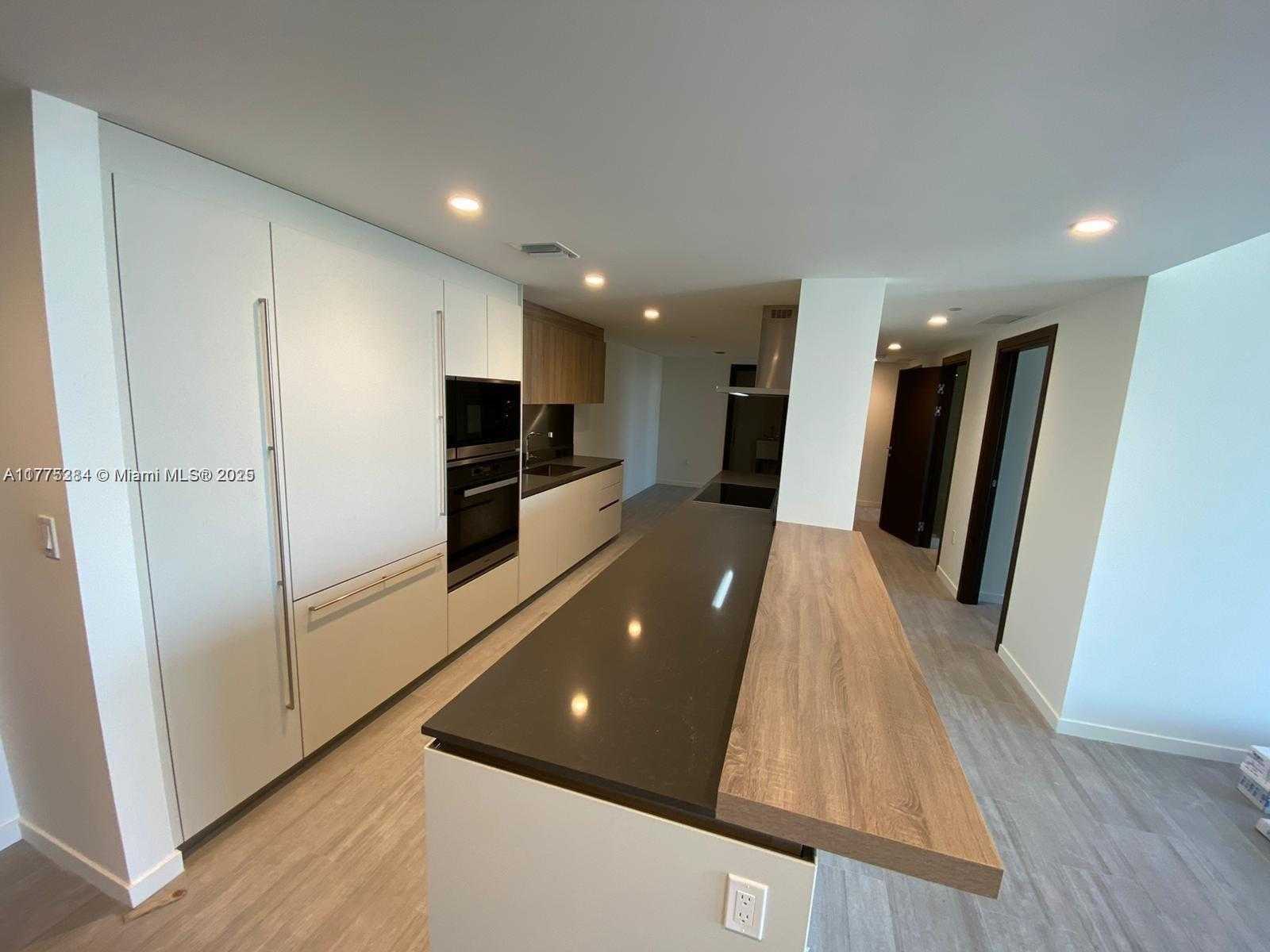 Small Image of 1000 BRICKELL PLZ #4706, Miami Number 3