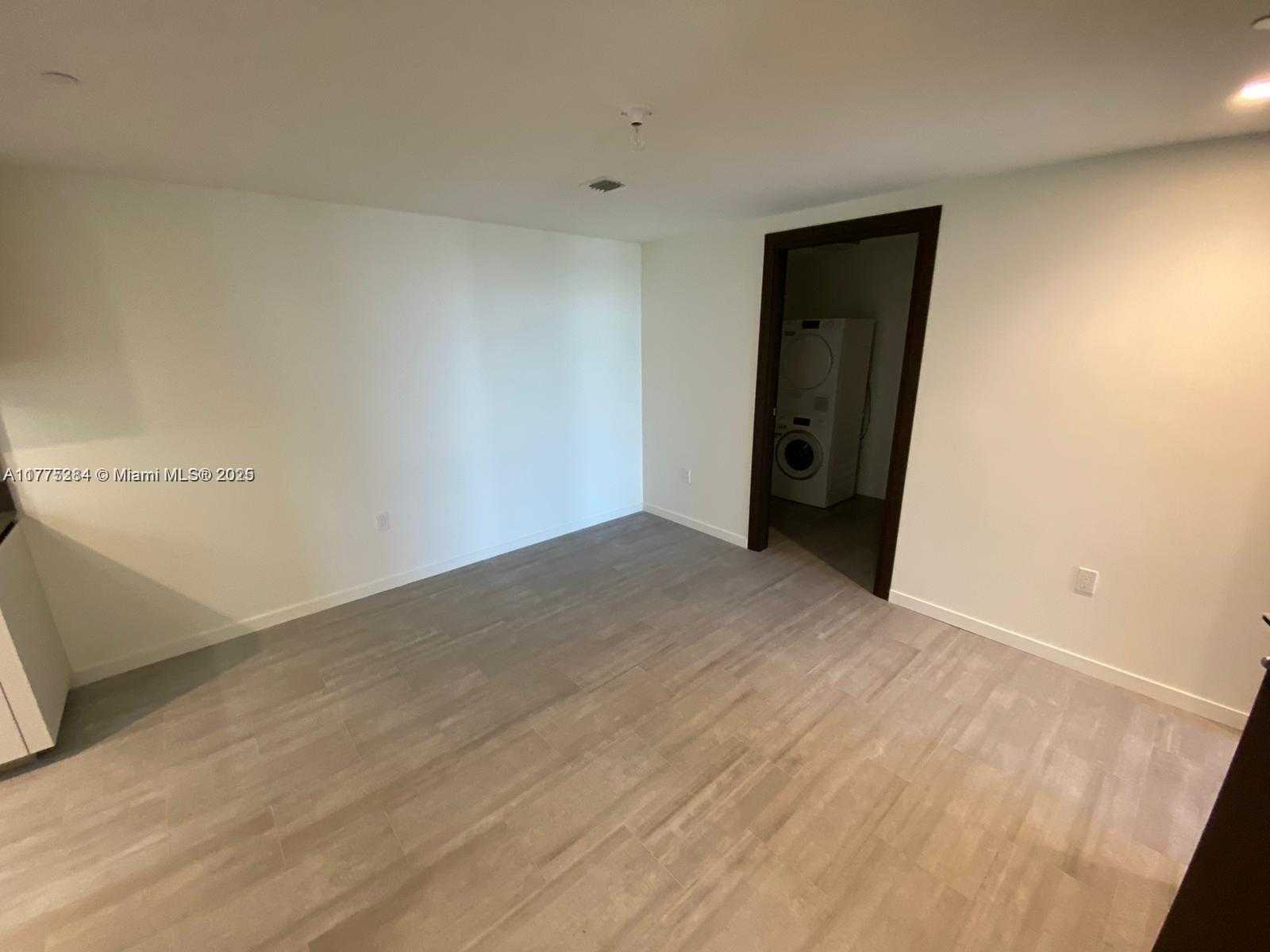 Small Image of 1000 BRICKELL PLZ #4706, Miami Number 8