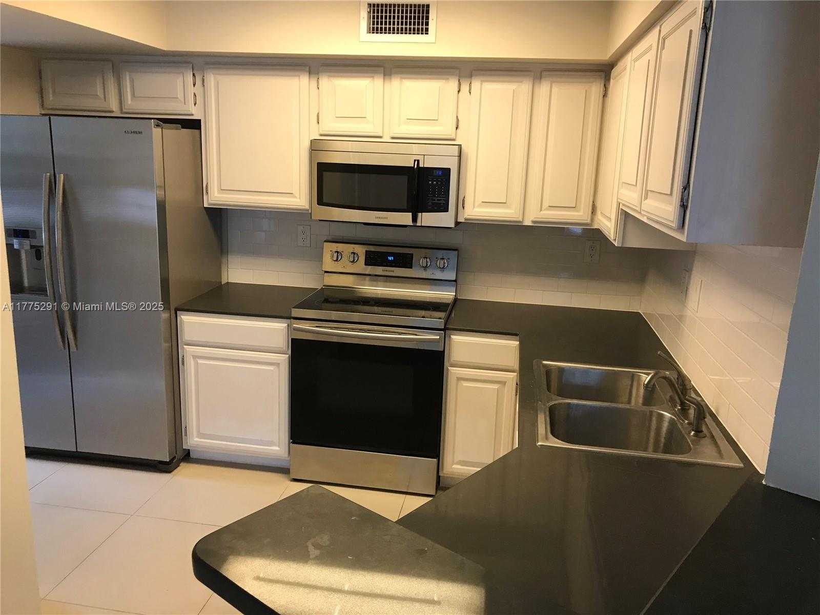 Small Image of 1280 SOUTH ALHAMBRA CIR #1316, Coral Gables Number 3