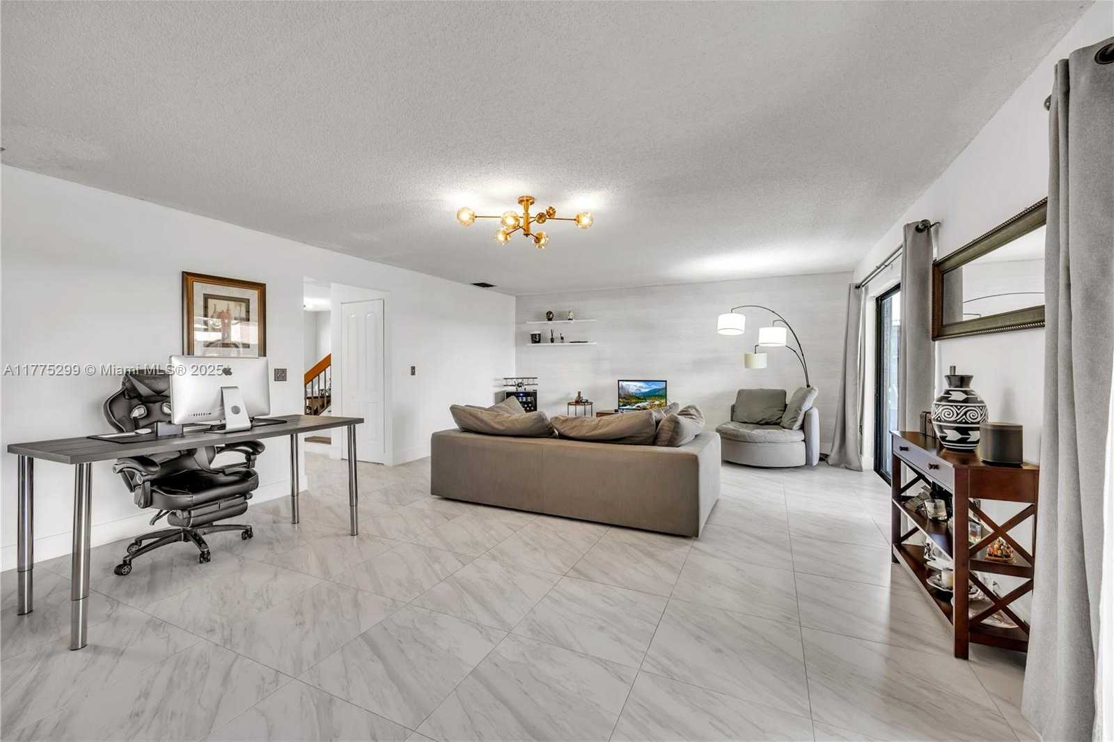 Small Image of 225 LAKESIDE CIR, Sunrise Number 13