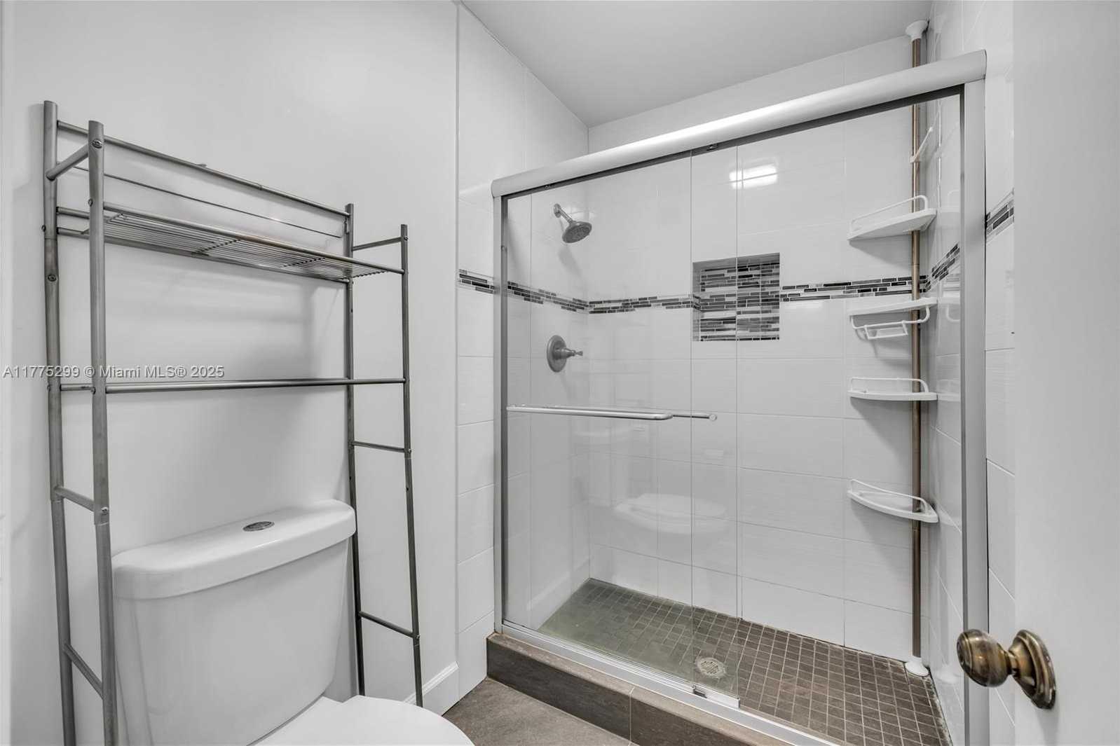 Small Image of 225 LAKESIDE CIR, Sunrise Number 16