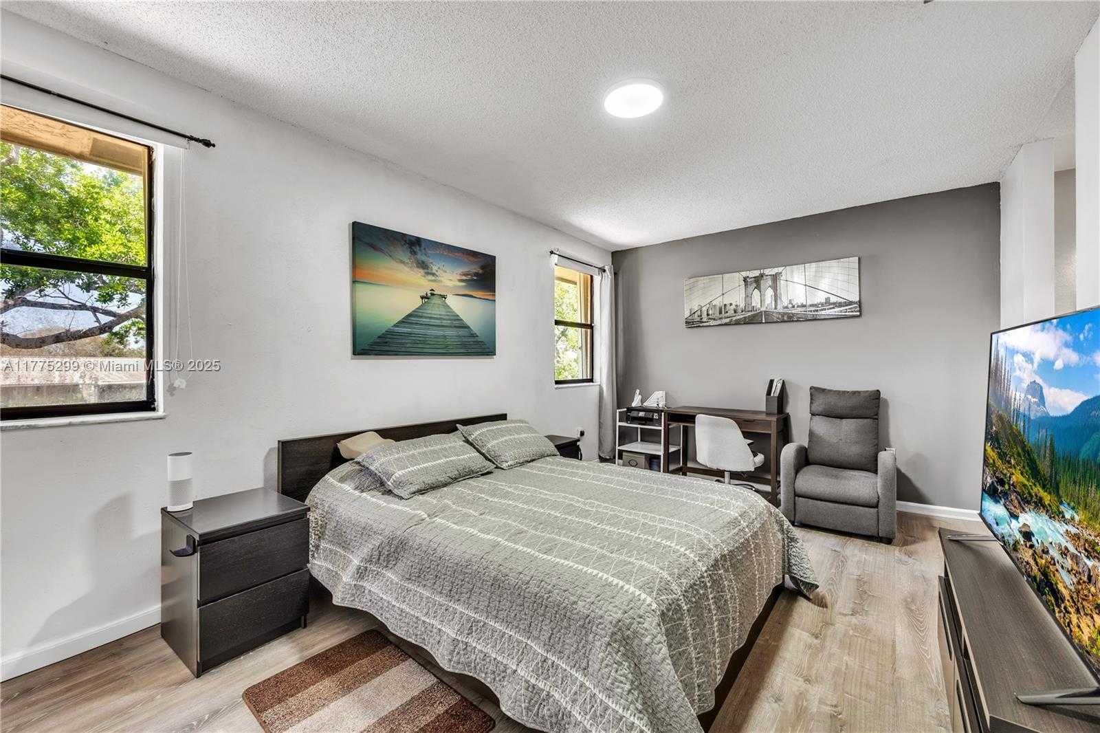 Small Image of 225 LAKESIDE CIR, Sunrise Number 19