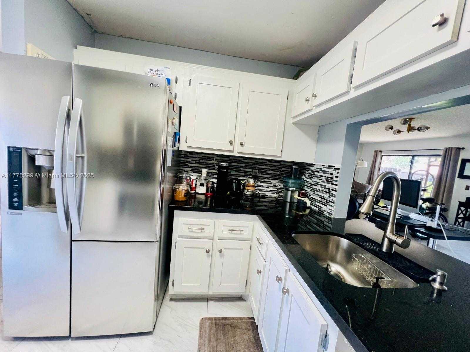 Small Image of 225 LAKESIDE CIR, Sunrise Number 2