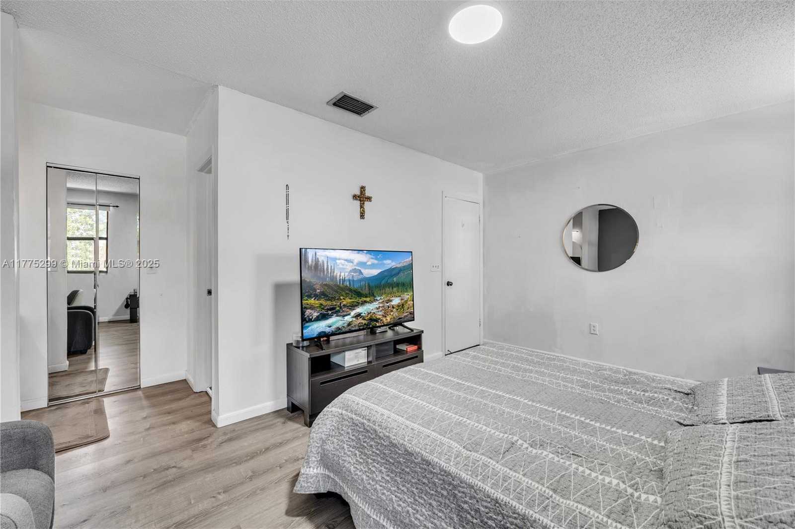 Small Image of 225 LAKESIDE CIR, Sunrise Number 20