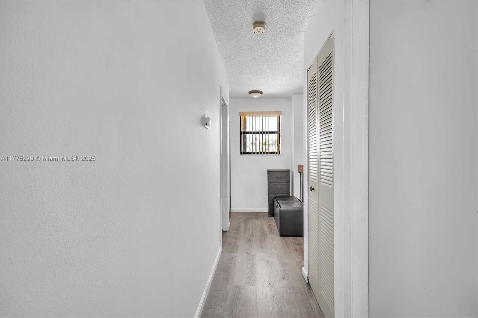 Small Image of 225 LAKESIDE CIR, Sunrise Number 22