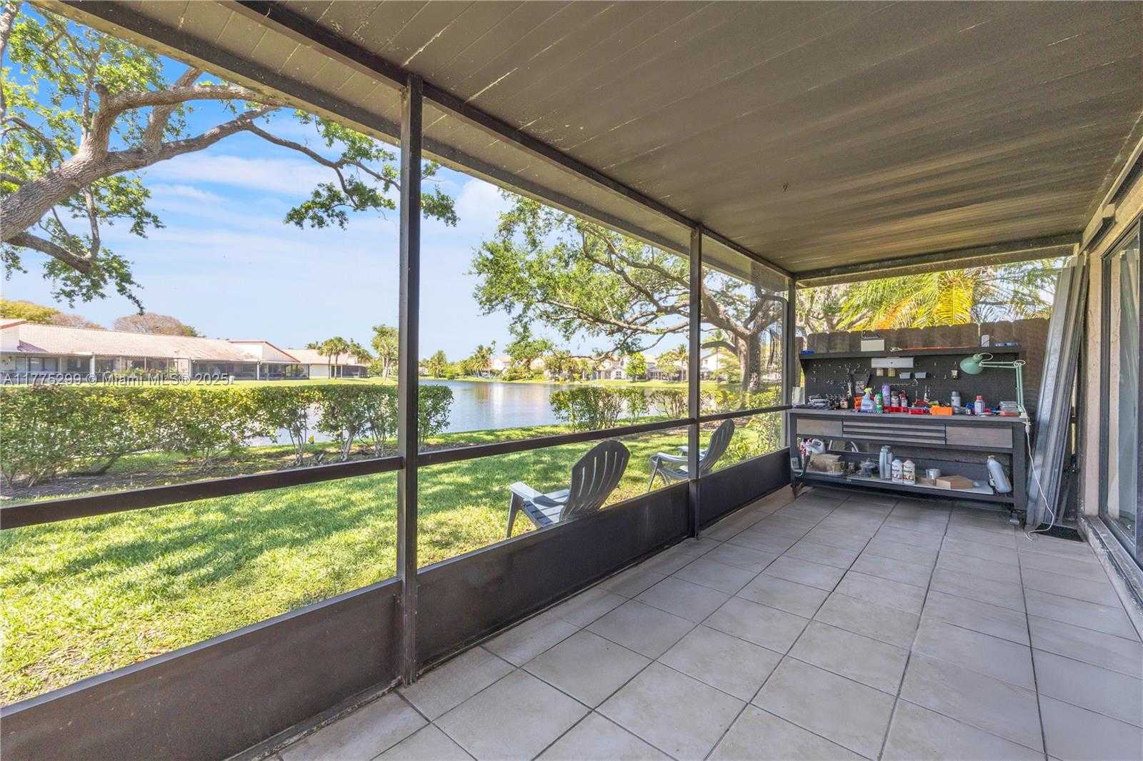 Small Image of 225 LAKESIDE CIR, Sunrise Number 24