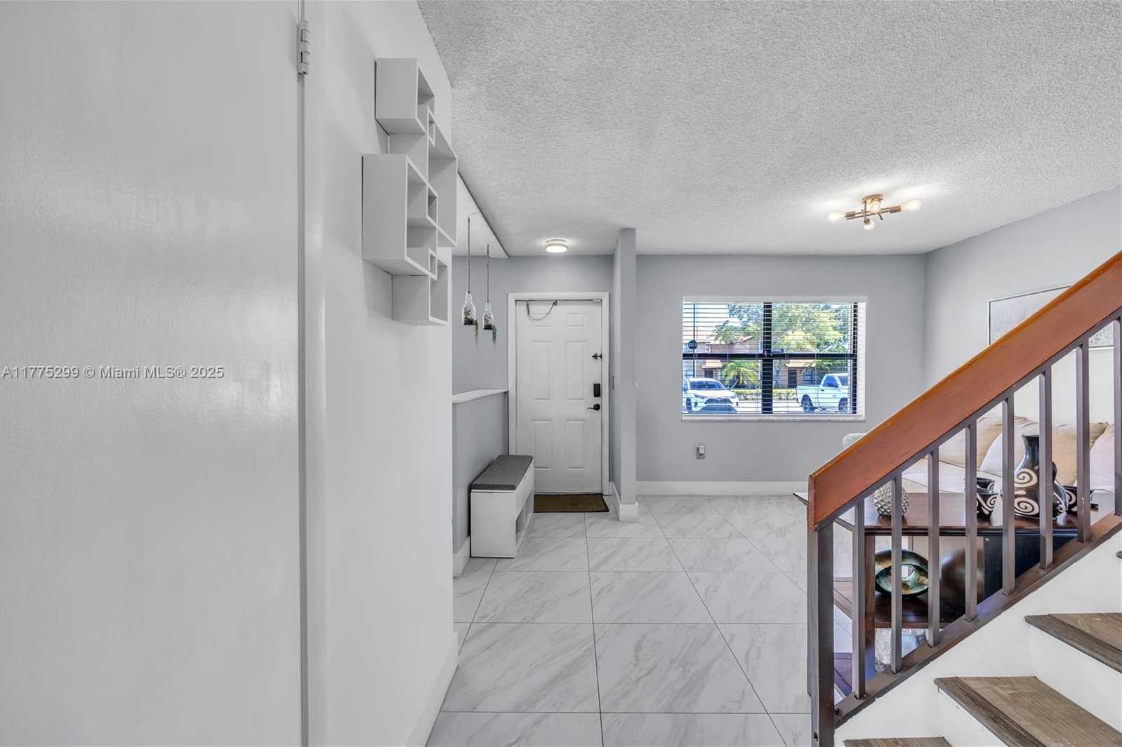 Small Image of 225 LAKESIDE CIR, Sunrise Number 7